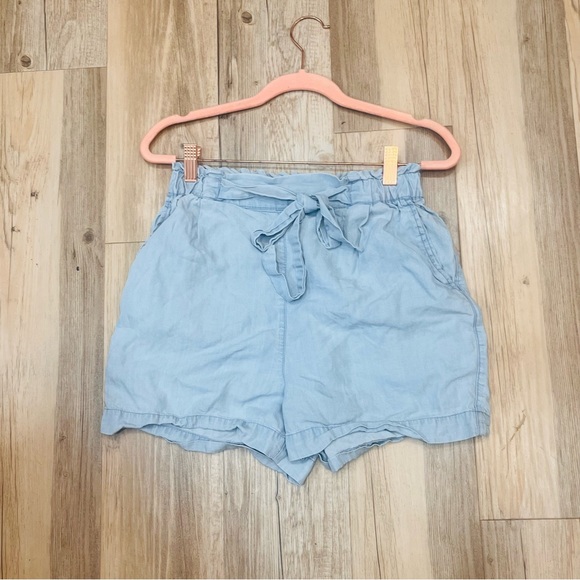 H & M light wash pull on paper bag shorts size 2 - Picture 3 of 6